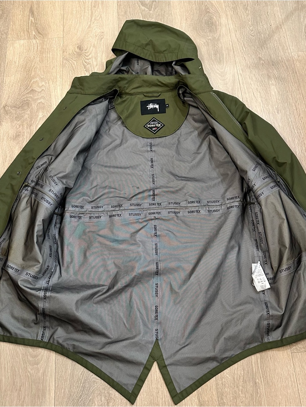 Stussy Olive Green GORE-TEX 2016 Hooded Fish Tail Parka Jacket Size Medium